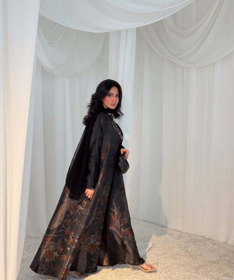 Alternative view of royal black