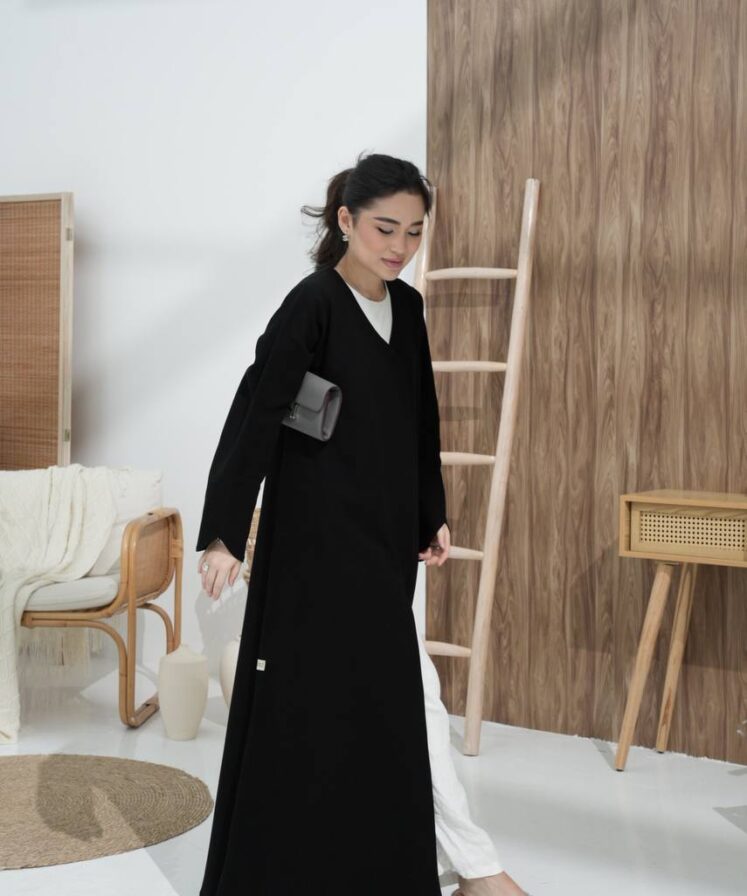 Alternative view of qasah black