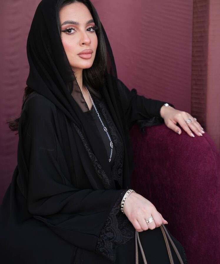 Alternative view of black lace