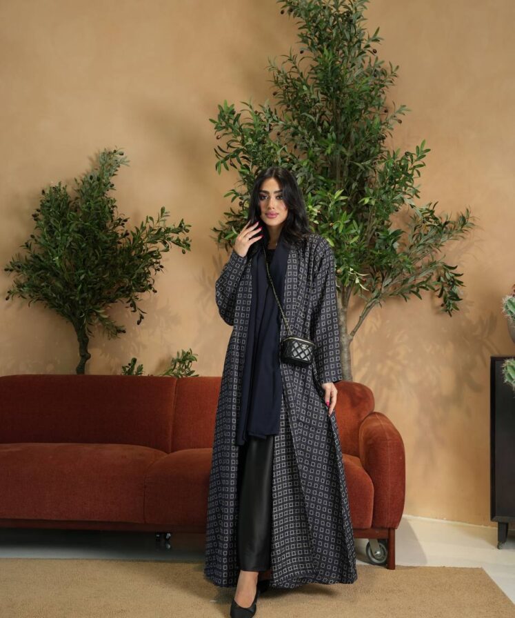 Alternative view of linenly navy