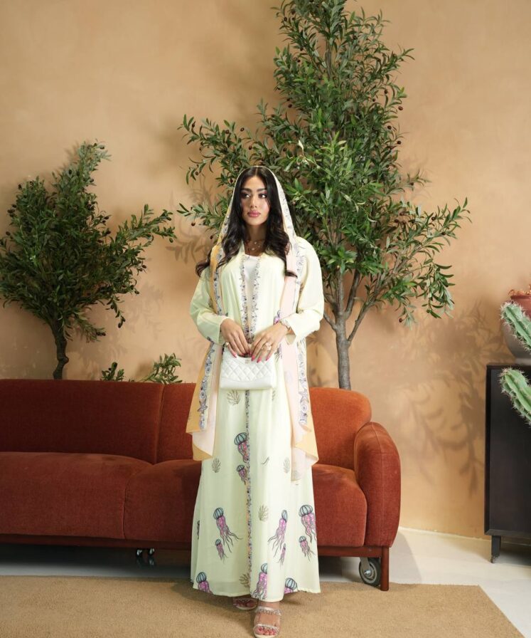 Alternative view of seashell yellow