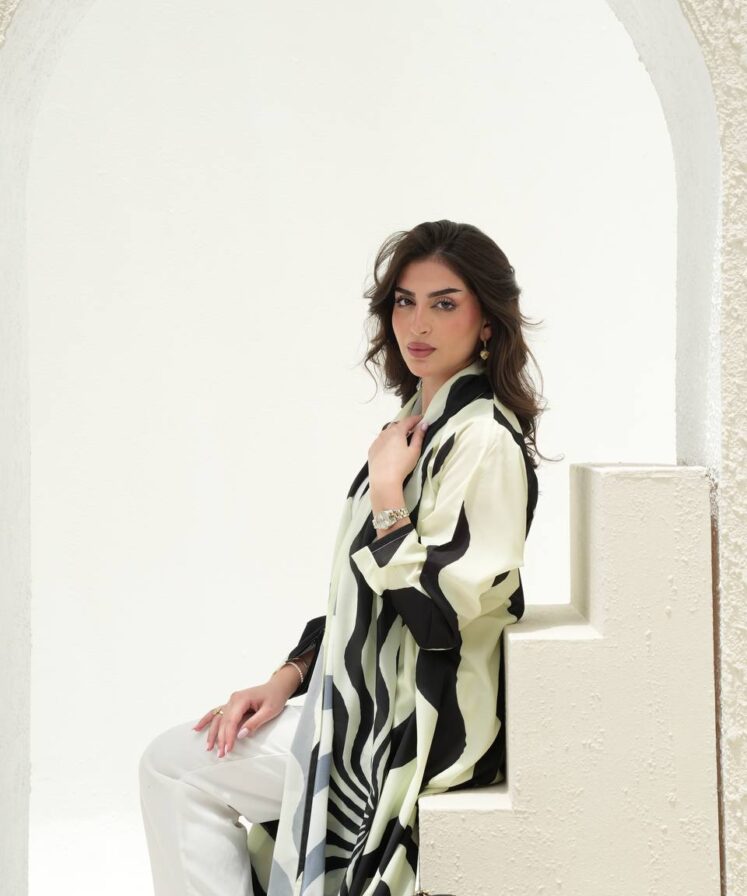 Alternative view of Aswad w Abyad