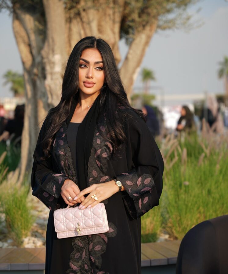 Alternative view of pink X black