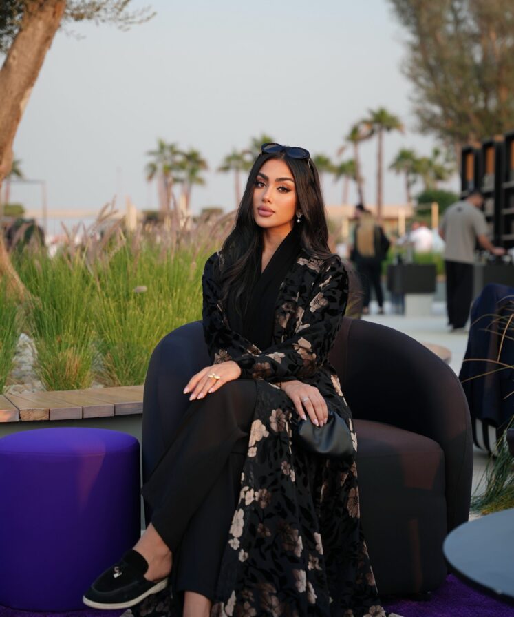 Alternative view of G velvet